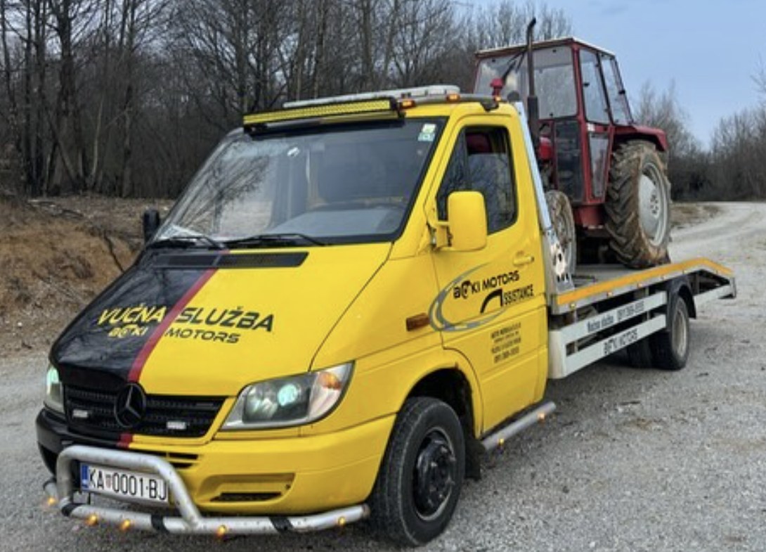 Boki Assistance vučna služba Karlovac Mercedes Sprinter šlep vozilo s traktorom